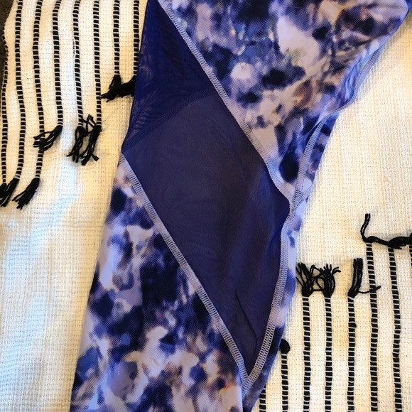 Old Navy Active Crop leggings - Picture 2 of 4